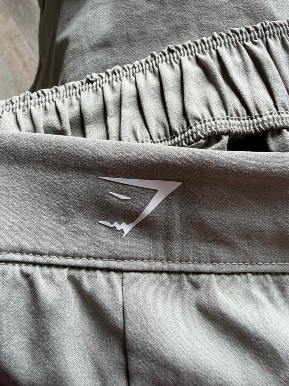 Gymshark Women's Scallop-Hem Shorts in Light Taupe small - Picture 2 of 6
